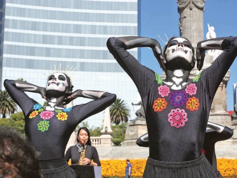 La muerte está de luto; visibilizan coto a vacunas