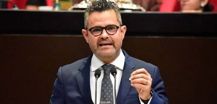 Renuncia pevemista y se pasa a bancada naranja