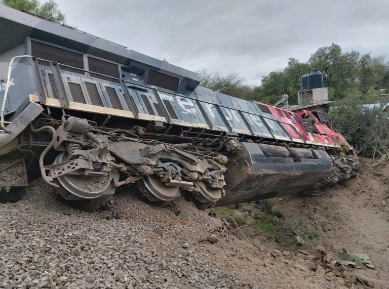 Cuatro personas lesionadas, tras accidente ferroviario en Apaxco, Estado de México
