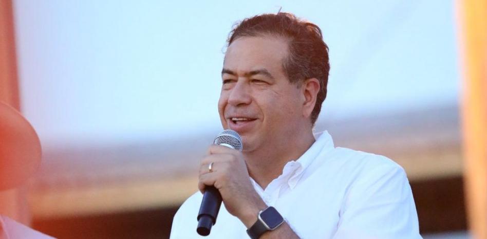 Pide Mejía Berdeja a contendientes no actuar con mezquidad; formalizó registro