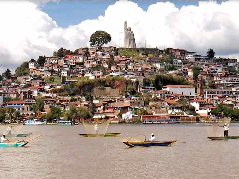 Lago de Pátzcuaro languidece