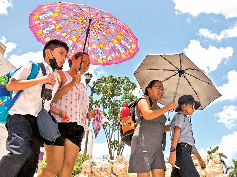 Protegen del calor a alumnos