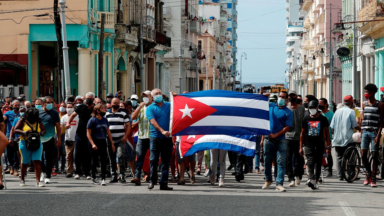 Cuba en el Lado de la Confrontación: La Marea de Protestas por la Libertad de Presos Políticos Arrasa con más de 170 Activistas y Familiares