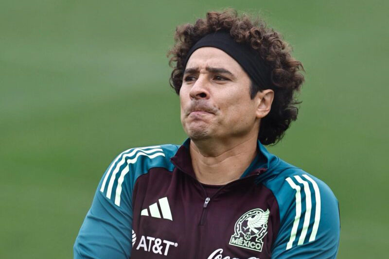 "El golpeazo en el minuto crucial: Memo Ochoa sufre un devastador error en la Liga Cipriota"