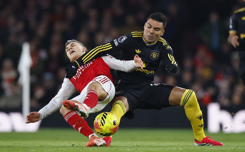 La Espinosa Derrota de los Gunners: Manchester United se Imponen en un Partido Lleno de Tensión en el Emirates