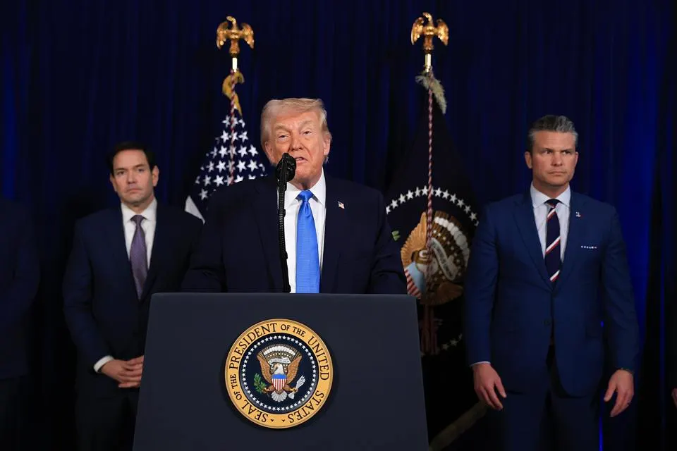 "Estrategia de presión en Venezuela: Trump advierte a la nueva líder sobre las consecuencias de no cooperar con Washington"